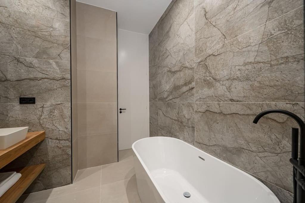 Apartamento Gran Via Xvi Calle San Roque 4br 4bh *